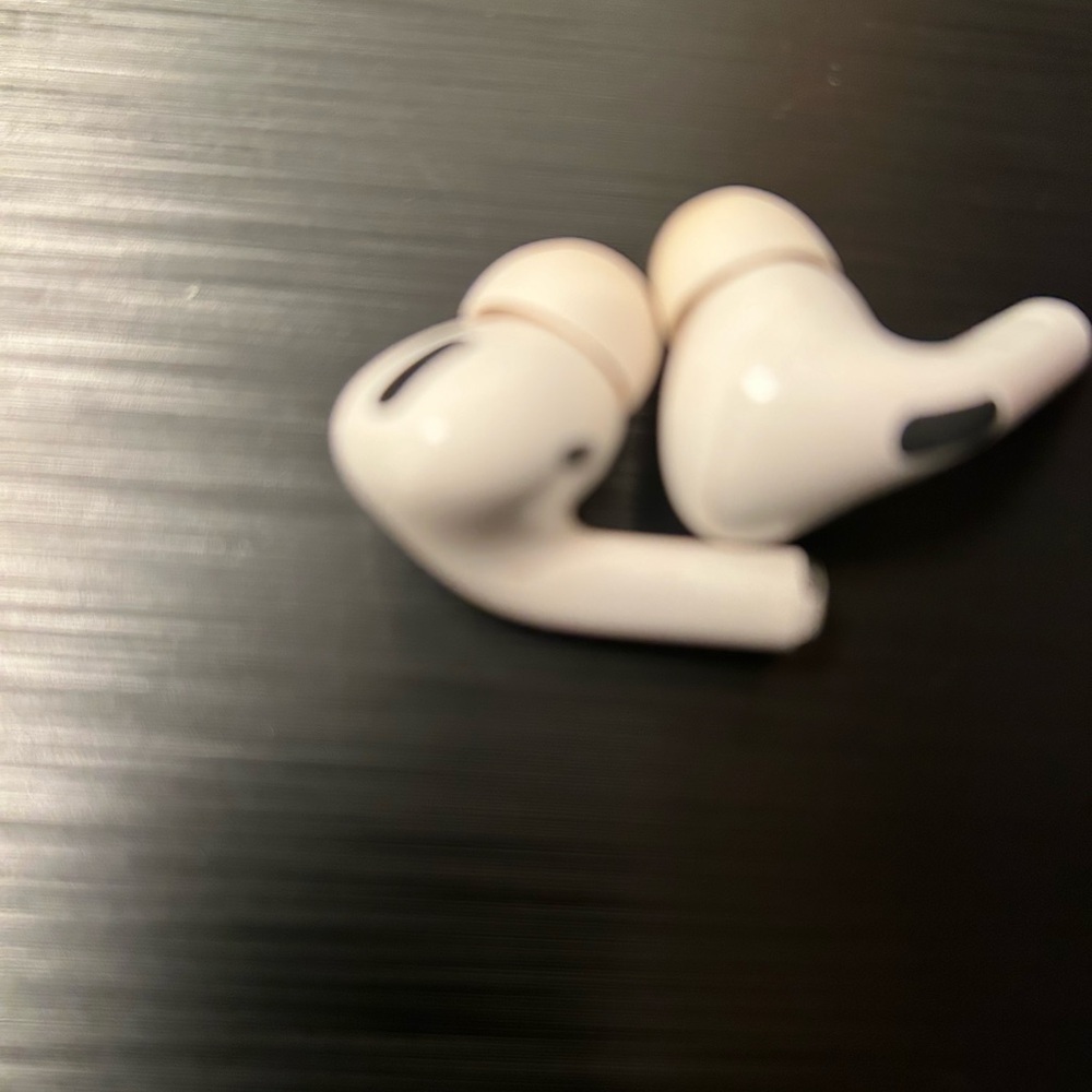 Apple AirPods Pro w/MagSafe Wireless Charging Case………